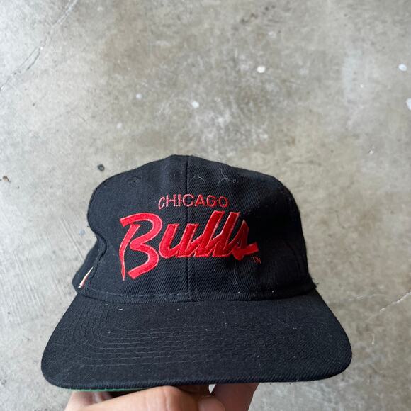 VINTAGE CHICAGO BULLS SPORTS SPECIALTIES HAT SNAPBACK CAP SINGLE LINE SCRIPT NBA - Picture 1 of 5